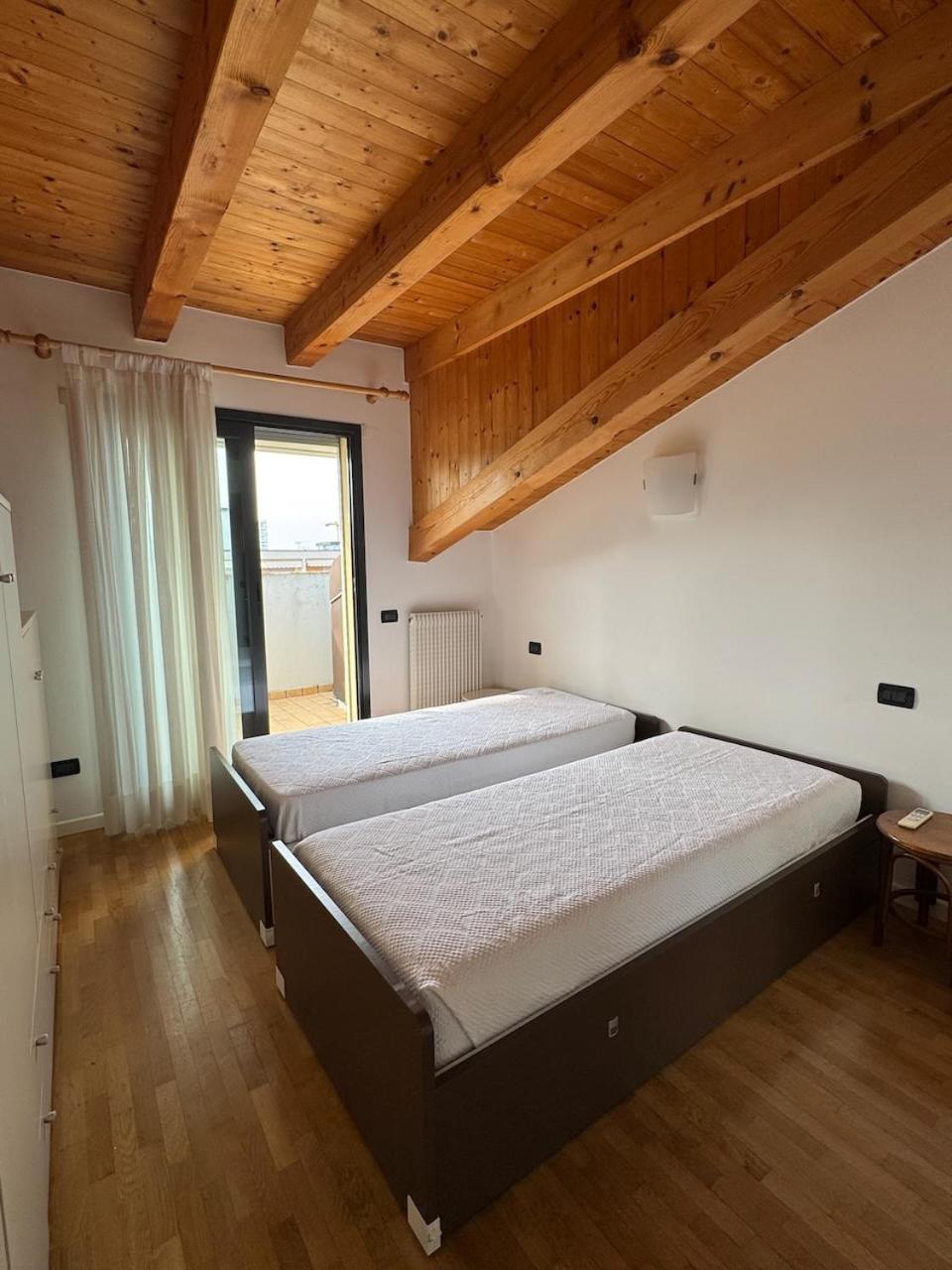 Marconi Deluxe Apartment ลิโดดิเยโซโล ภายนอก รูปภาพ